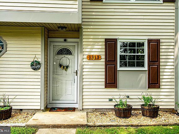 4th image of 1313 Bartley Pl