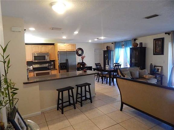 4th image of 7507 NW 40th St