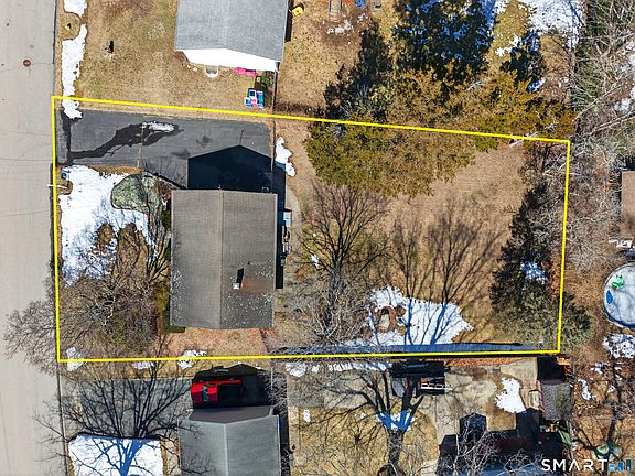 3rd image of 33 Cindy Lane