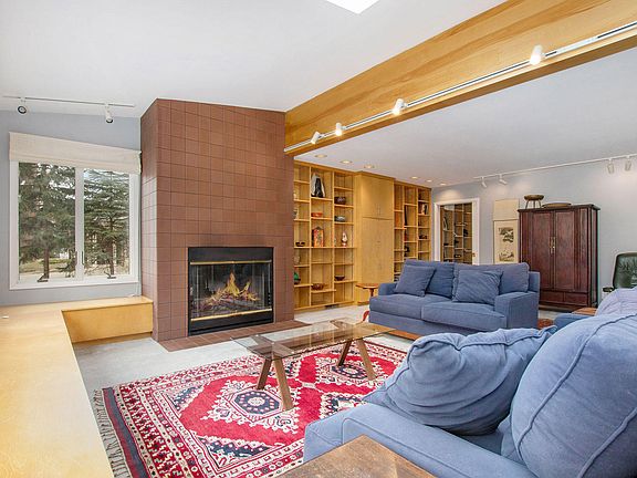 5th image of 129 W 37th St