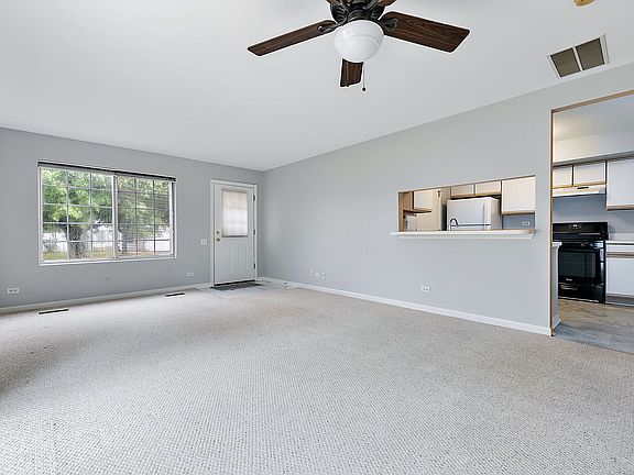 4th image of 427 Monmouth Ct