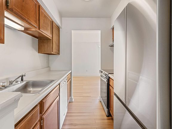 4th image of 2269 High Bush Cir