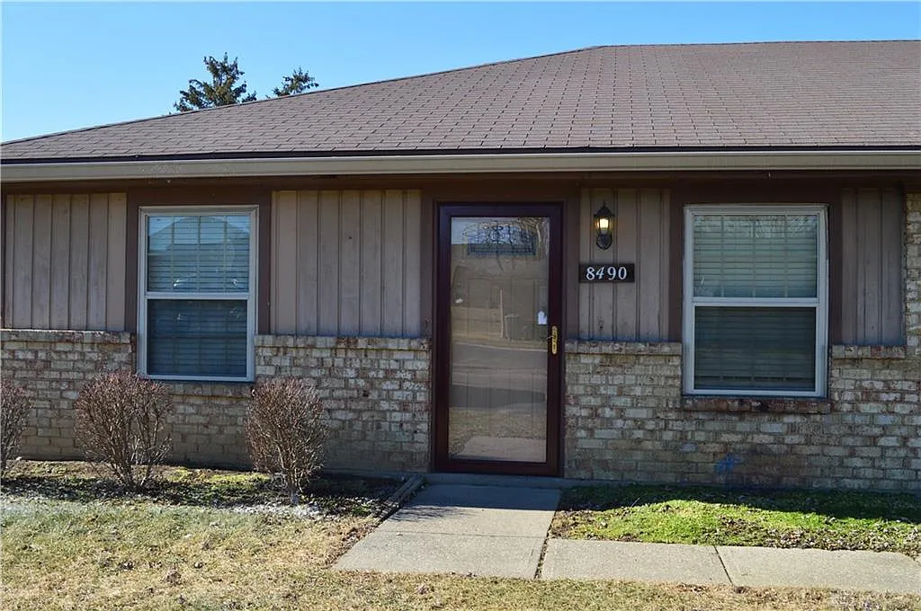 2 bed, 1.0 bath, $995 — Photo 1