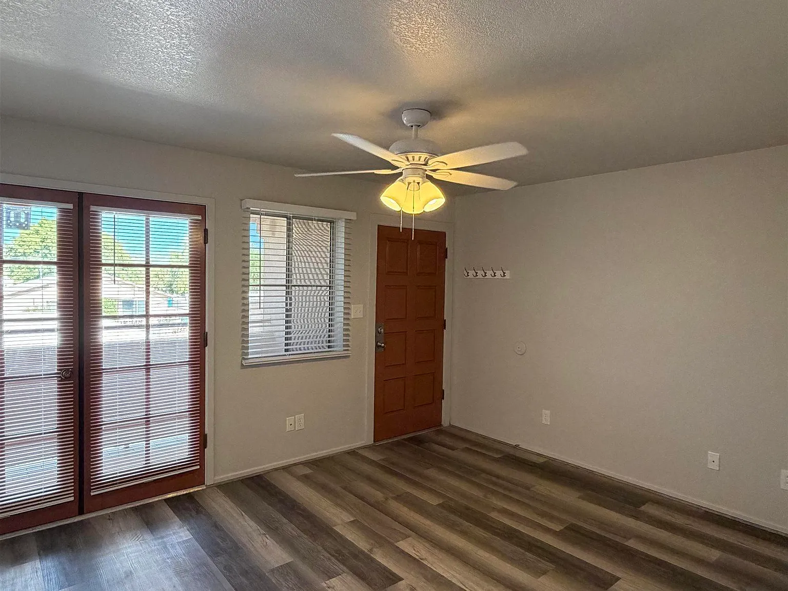 1 bed, 1.0 bath, 600 sqft, $850 — Photo 2