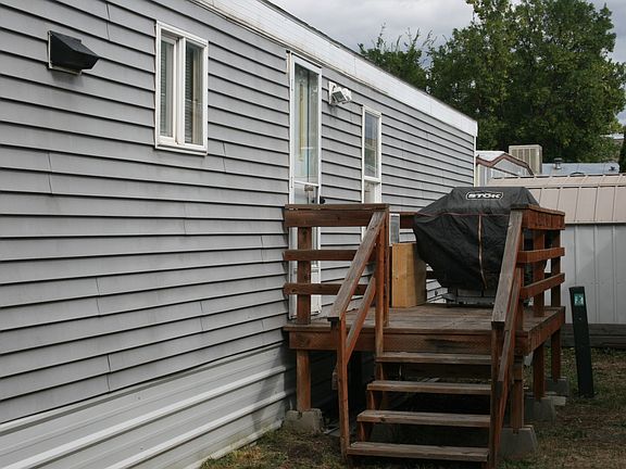 2nd image of 607 N Caravan St