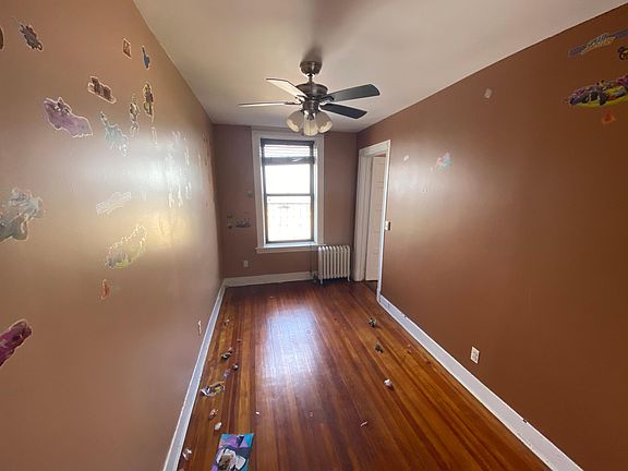 4th image of 273 Saint Marks Pl Floor 1
