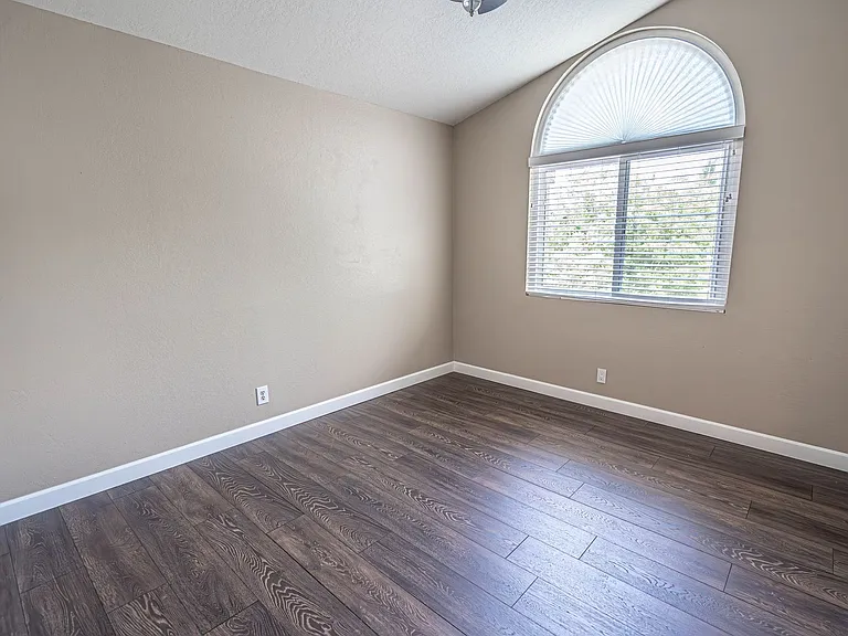 22572 Tulip Ct — Photo 13