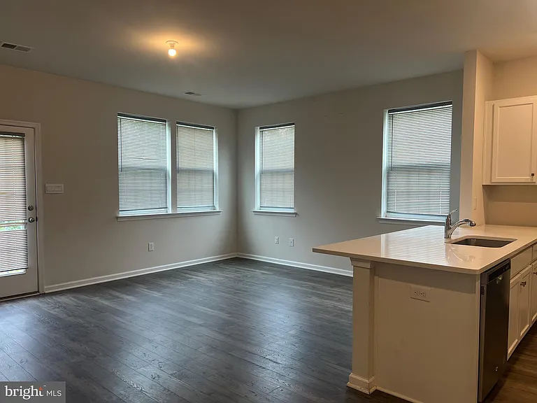 106 Sickler Ct — Photo 4