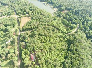 471 Cherokee Lake Rd, Tamassee, SC 29686