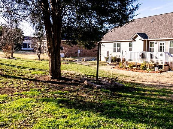 5th image of 516 Wildwood Ln