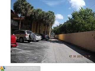 4th image of 850 E Commercial Blvd APT 122C