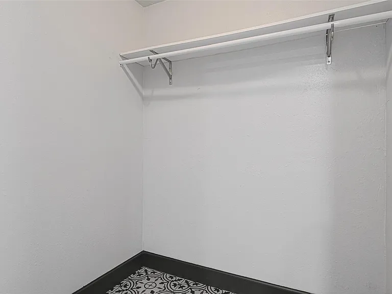 12115 Wood Forest Dr — Photo 32
