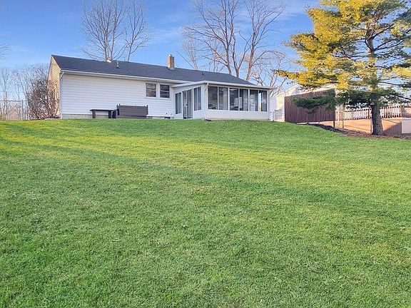 4th image of 1113 Jackson Dr