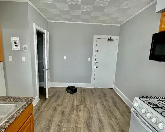 3rd image of 241 E 9th St #2