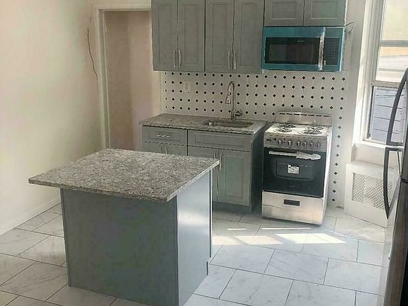 4th image of 14-34 Astoria Blvd #2R1