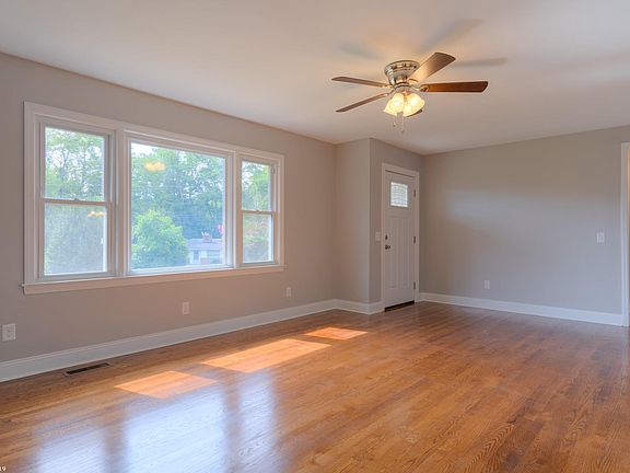 3rd image of 6 Grand View Dr