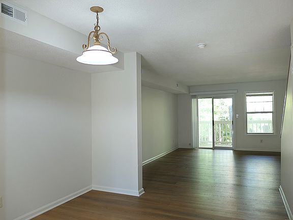 4th image of 138 Kingsbury Dr