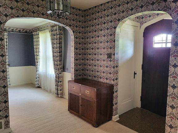 4th image of 1308 E Hickory St