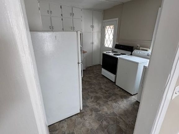 4th image of 102 2nd Ave NW #100