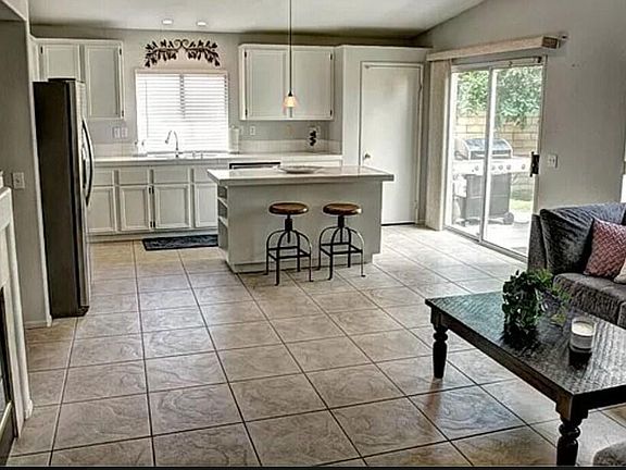 5th image of 49641 Lincoln Dr