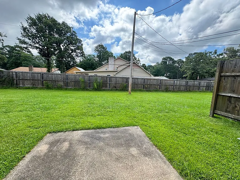 1200 N Kings Hwy — Photo 8