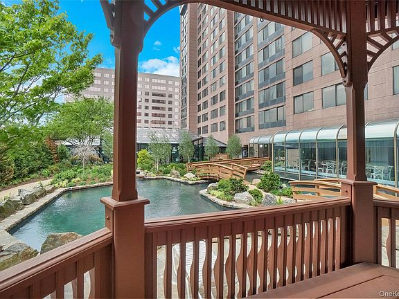 5th image of 4 Martine Ave APT 1212