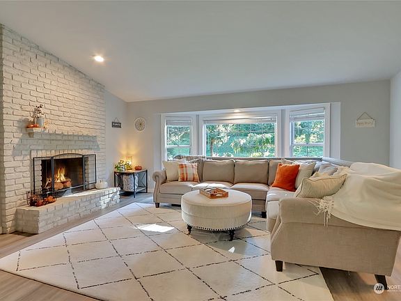 Front Living Room , Wood fireplace for Cozy Nights .>