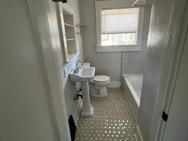 858 NE Killingsworth Ct — Photo 12