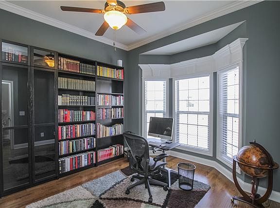 3rd image of 407 Acacia Grove Ln