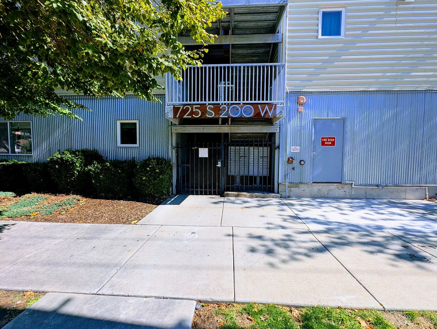 725 S 200 W — Photo 3