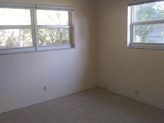 3rd image of 2031 NE 56th St #2
