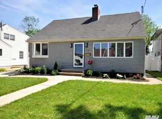 2701 Riverside Ave, Merrick, NY 11566