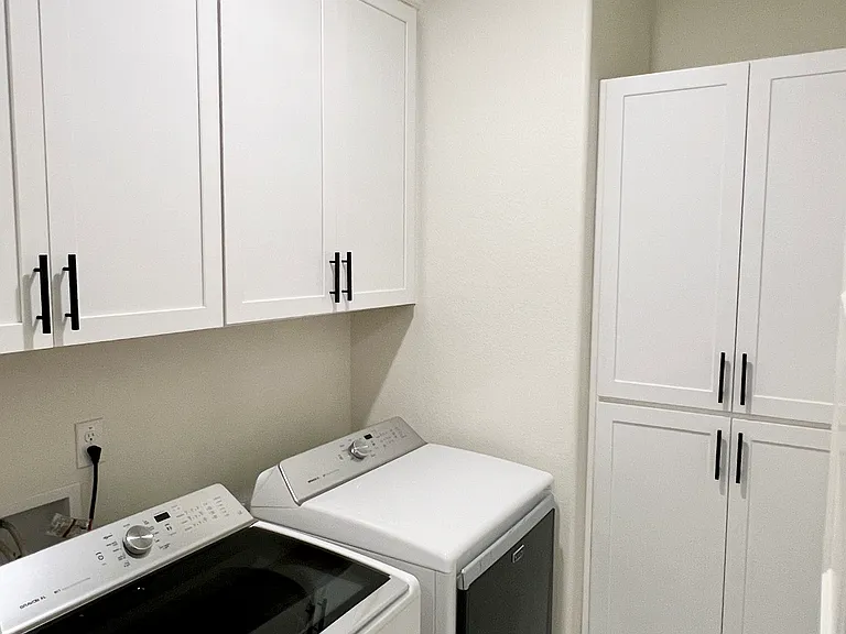 4216 Whitethorn Dr — Photo 1