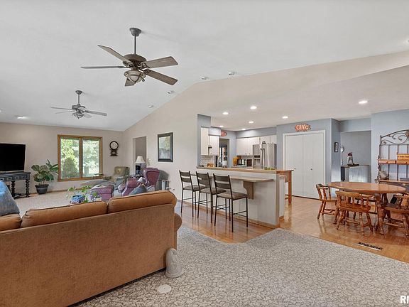 5th image of 13 Mary Lane Ct