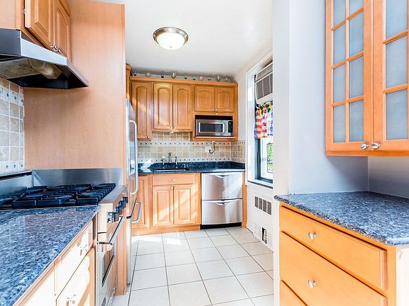 4th image of 2550 Independence Ave APT 6N