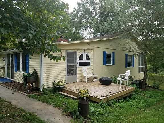 2nd image of 162 Lakeview Ln