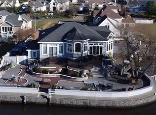 238 W Islip Rd, West Islip, NY 11795