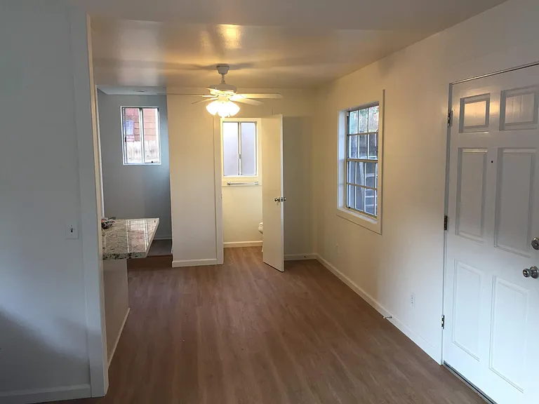 3426 Montrose Ave #A — Photo 7