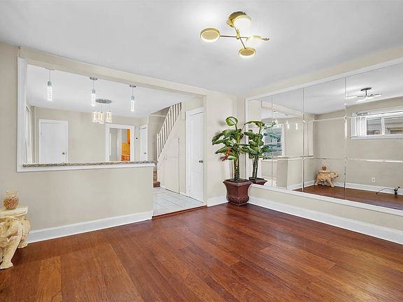 4th image of 118-16 202nd St