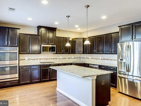 2nd image of 21131 Ashburn Heights Dr
