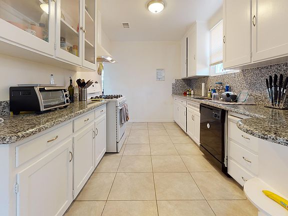 3rd image of 6210 Pembroke Dr