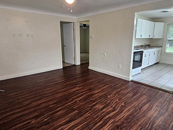 4th image of 12 William Dr