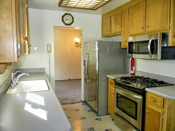 4th image of 7113 Fresno Ct