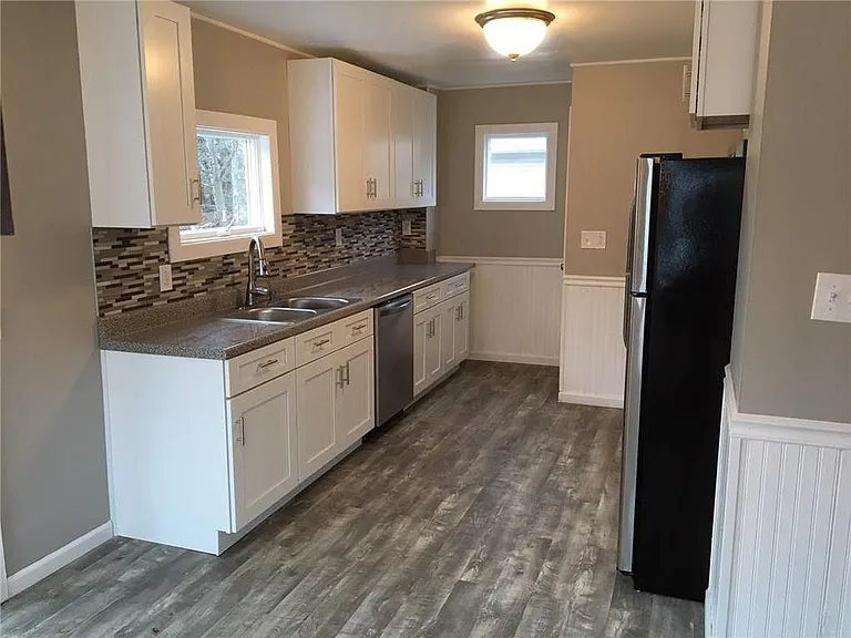 430 Lake Shore Boulevard Ext — Photo 4