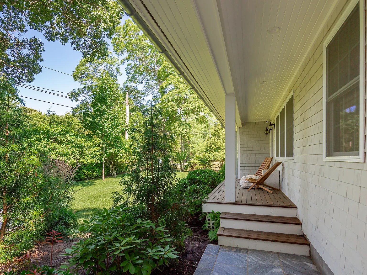 Exceptional Renovation, Convenient Location — Photo 3