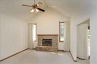 5th image of 61 Lakeside Dr