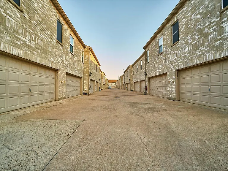 2816 Holly Hall St — Photo 24