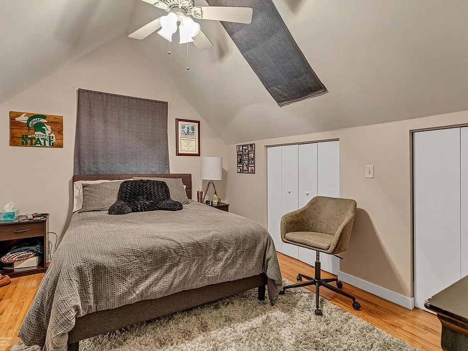 Upper bedroom 1