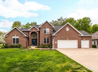 1613 Nighthawk Ct, Pekin, IL