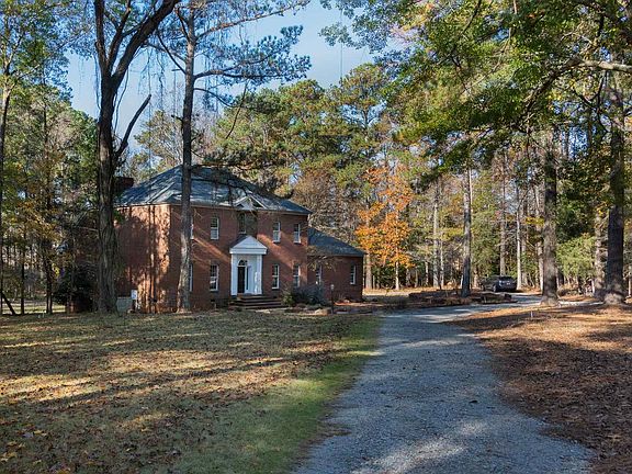3rd image of 137 Blue Church Ct